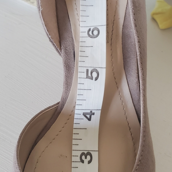 BCBG Pointed toe pump wedge suede heel size 4 - Picture 8 of 9